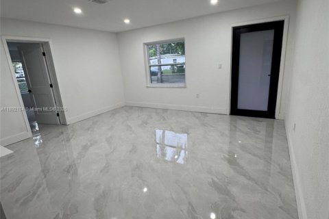Casa en venta en North Miami, Florida, 3 dormitorios, 99.87 m2 № 1946353 - foto 15