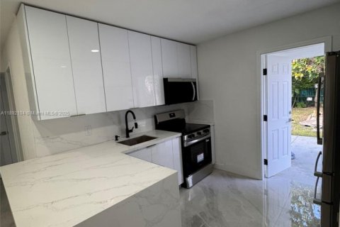 Casa en venta en North Miami, Florida, 3 dormitorios, 99.87 m2 № 1946353 - foto 21