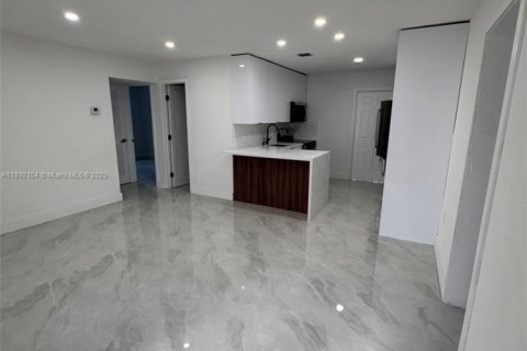 Casa en venta en North Miami, Florida, 3 dormitorios, 99.87 m2 № 1946353 - foto 16