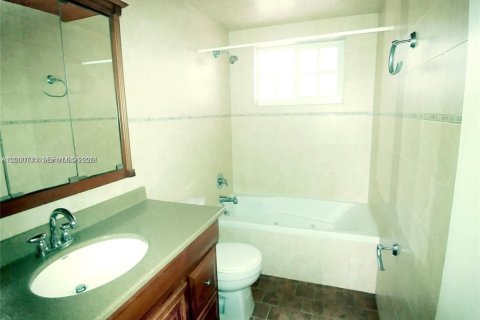 Appartement à louer à Hallandale Beach, Floride: 2 chambres, 101.26 m2 № 2064959 - photo 3