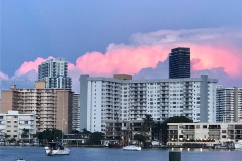 Appartement à louer à Hallandale Beach, Floride: 2 chambres, 101.26 m2 № 2064959 - photo 2