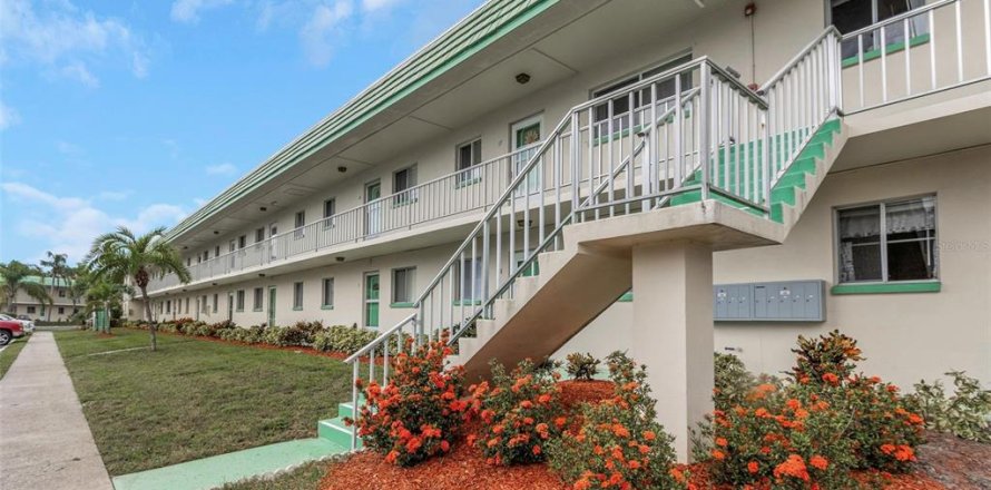 Condominio en Clearwater, Florida, 2 dormitorios № 1837786