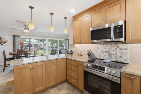 House in Crystal River, Florida 2 bedrooms, 127.83 sq.m. № 2208421 - photo 16