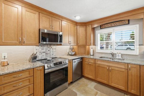 House in Crystal River, Florida 2 bedrooms, 127.83 sq.m. № 2208421 - photo 15