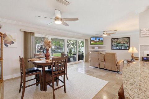 House in Crystal River, Florida 2 bedrooms, 127.83 sq.m. № 2208421 - photo 12