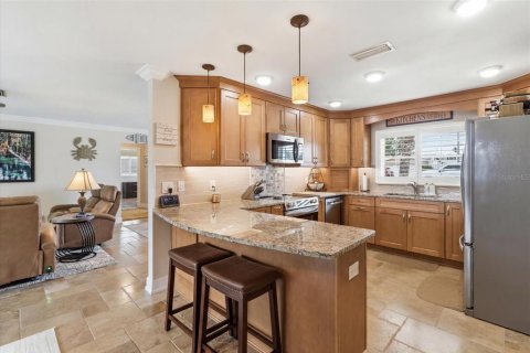 House in Crystal River, Florida 2 bedrooms, 127.83 sq.m. № 2208421 - photo 14