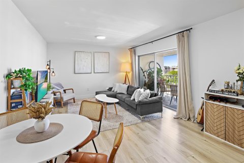 Condo in Miami, Florida, 1 bedroom  № 1980923 - photo 7