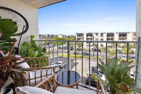 Condo in Miami, Florida, 1 bedroom  № 1980923 - photo 12