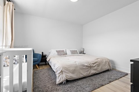 Condo in Miami, Florida, 1 bedroom  № 1980923 - photo 16