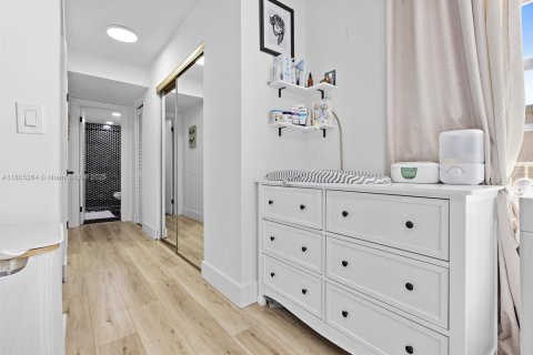 Condo in Miami, Florida, 1 bedroom  № 1980923 - photo 17