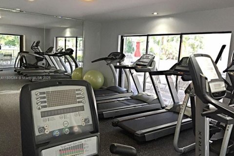 Condo in Miami, Florida, 1 bedroom  № 1980923 - photo 19