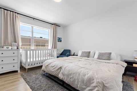 Condo in Miami, Florida, 1 bedroom  № 1980923 - photo 13