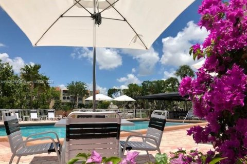 Condo in Miami, Florida, 1 bedroom  № 1980923 - photo 20