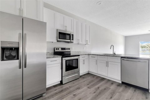 Apartment in Port Charlotte, Florida 3 bedrooms, 128.11 sq.m. № 1723140 - photo 2