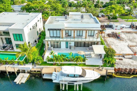 House in North Miami, Florida 6 bedrooms, 412.58 sq.m. № 2081272 - photo 17