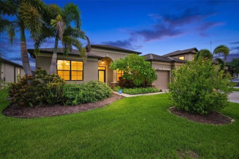 House in Wimauma, Florida 5 bedrooms, 278.34 sq.m. № 2283962