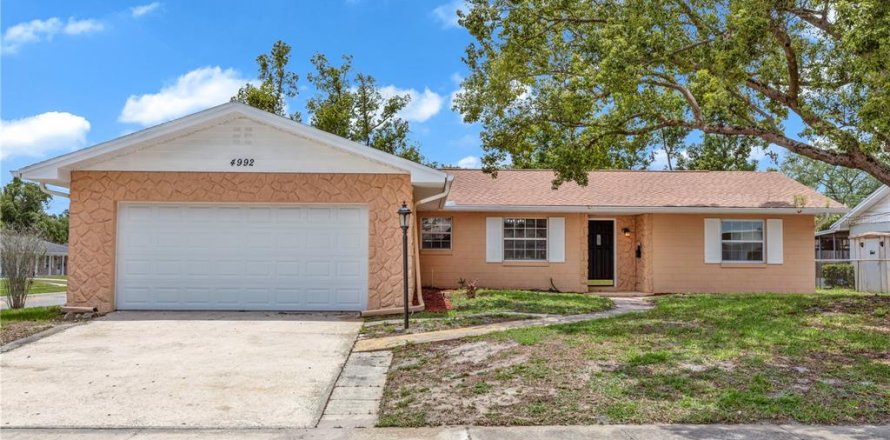 House in Orlando, Florida 3 bedrooms, 143.53 sq.m. № 2237366