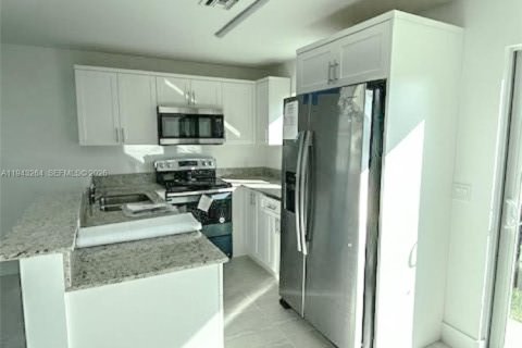 Touwnhouse à louer à Hollywood, Floride: 3 chambres № 1999620 - photo 2