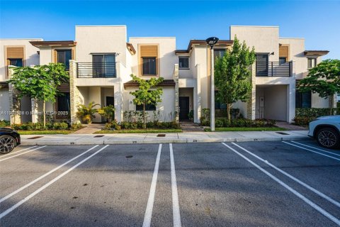 Townhouse in Miami, Florida 3 bedrooms, 122.63 sq.m. № 1952991 - photo 8