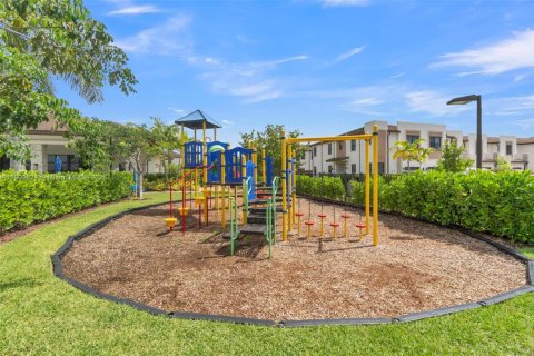 Townhouse in Miami, Florida 3 bedrooms, 122.63 sq.m. № 1952991 - photo 19