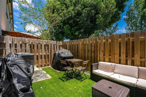 Townhouse in Miami, Florida 3 bedrooms, 122.63 sq.m. № 1952991 - photo 30