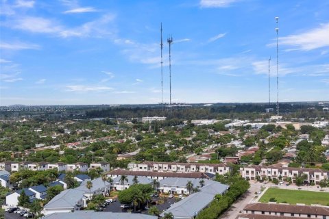 Townhouse in Miami, Florida 3 bedrooms, 122.63 sq.m. № 1952991 - photo 17