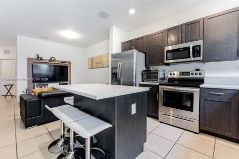 Townhouse in Miami, Florida 3 bedrooms, 122.63 sq.m. № 1952991 - photo 3