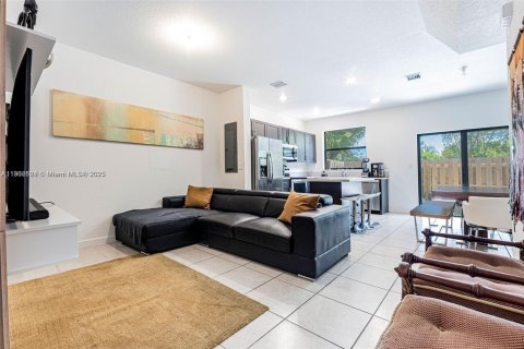 Townhouse in Miami, Florida 3 bedrooms, 122.63 sq.m. № 1952991 - photo 4