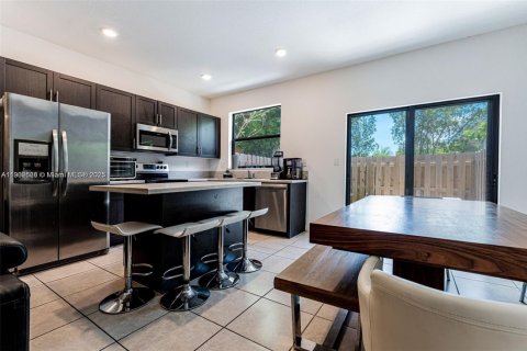 Townhouse in Miami, Florida 3 bedrooms, 122.63 sq.m. № 1952991 - photo 2