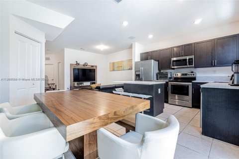 Townhouse in Miami, Florida 3 bedrooms, 122.63 sq.m. № 1952991 - photo 5