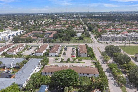 Townhouse in Miami, Florida 3 bedrooms, 122.63 sq.m. № 1952991 - photo 23