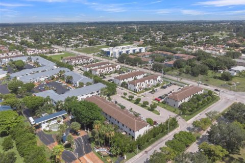 Townhouse in Miami, Florida 3 bedrooms, 122.63 sq.m. № 1952991 - photo 22