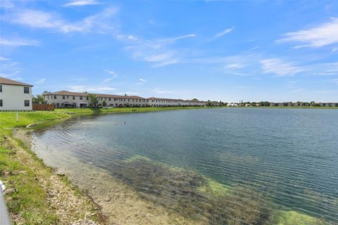 Townhouse in Miami, Florida 3 bedrooms, 122.63 sq.m. № 1952991 - photo 29