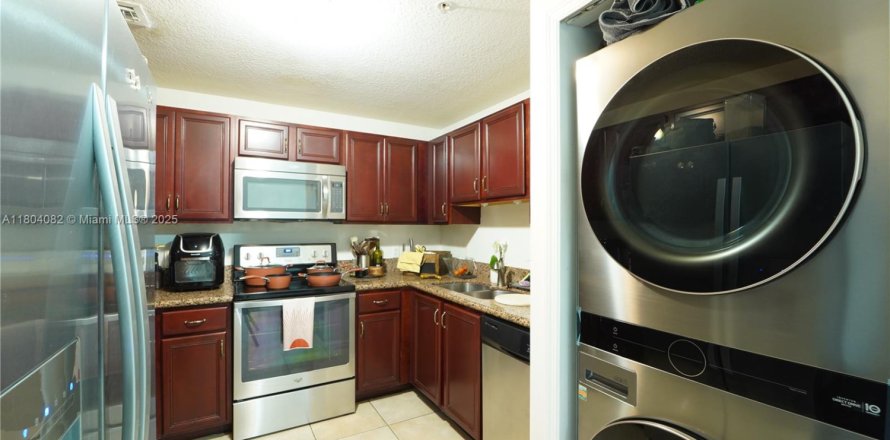 Condominio en Miami, Florida, 2 dormitorios № 1689274
