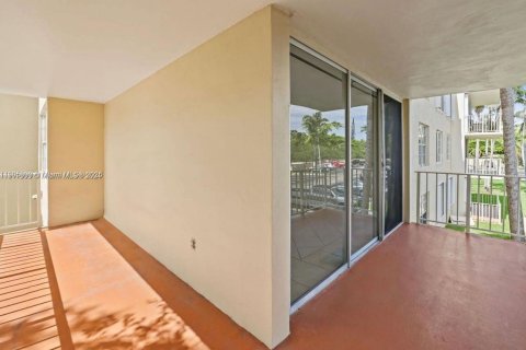 Copropriété à louer à Miami, Floride: 2 chambres, 116.41 m2 № 1963746 - photo 2