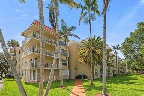 Copropriété à louer à Miami, Floride: 2 chambres, 116.41 m2 № 1963746 - photo 1