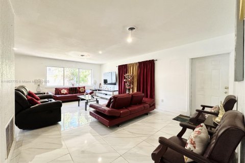 Villa ou maison à vendre à Miami, Floride: 5 chambres, 169.08 m2 № 1881919 - photo 8