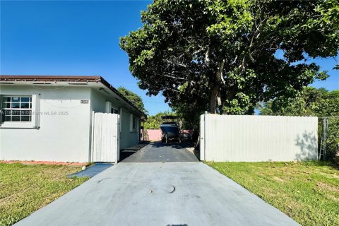 Villa ou maison à vendre à Miami, Floride: 5 chambres, 169.08 m2 № 1881919 - photo 27