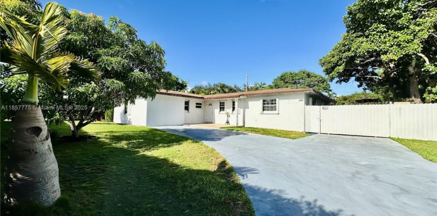 Villa ou maison à Miami, Floride 5 chambres, 169.08 m2 № 1881919