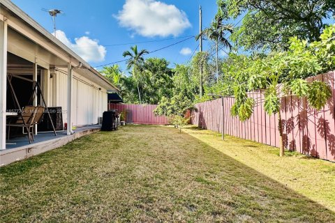 Villa ou maison à vendre à Miami, Floride: 5 chambres, 169.08 m2 № 1881919 - photo 25