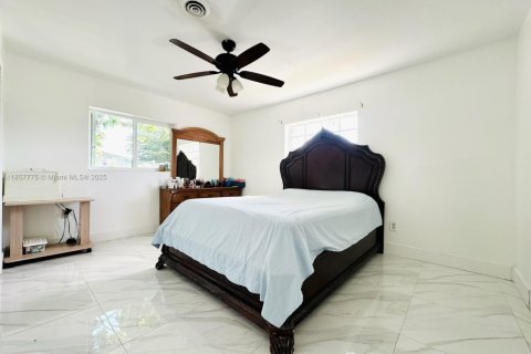 Villa ou maison à vendre à Miami, Floride: 5 chambres, 169.08 m2 № 1881919 - photo 16