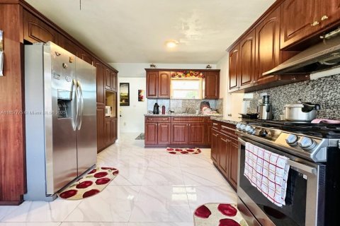 Villa ou maison à vendre à Miami, Floride: 5 chambres, 169.08 m2 № 1881919 - photo 12
