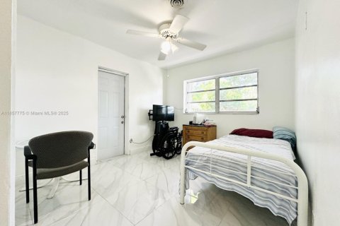 Villa ou maison à vendre à Miami, Floride: 5 chambres, 169.08 m2 № 1881919 - photo 18