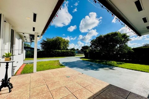 Villa ou maison à vendre à Miami, Floride: 5 chambres, 169.08 m2 № 1881919 - photo 5