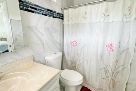 Villa ou maison à vendre à Miami, Floride: 5 chambres, 169.08 m2 № 1881919 - photo 17
