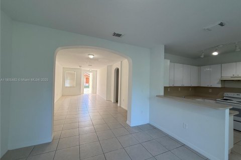 Adosado en alquiler en Miami, Florida, 4 dormitorios, 169.64 m2 № 2012593 - foto 3