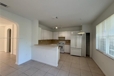 Adosado en alquiler en Miami, Florida, 4 dormitorios, 169.64 m2 № 2012593 - foto 2