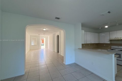 Adosado en alquiler en Miami, Florida, 4 dormitorios, 169.64 m2 № 2012593 - foto 4
