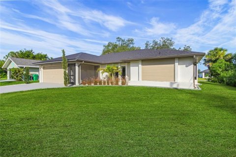 House in Port Charlotte, Florida 3 bedrooms, 172.15 sq.m. № 1870506 - photo 3