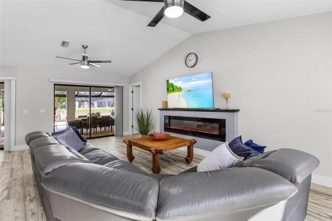 House in Port Charlotte, Florida 3 bedrooms, 172.15 sq.m. № 1870506 - photo 7